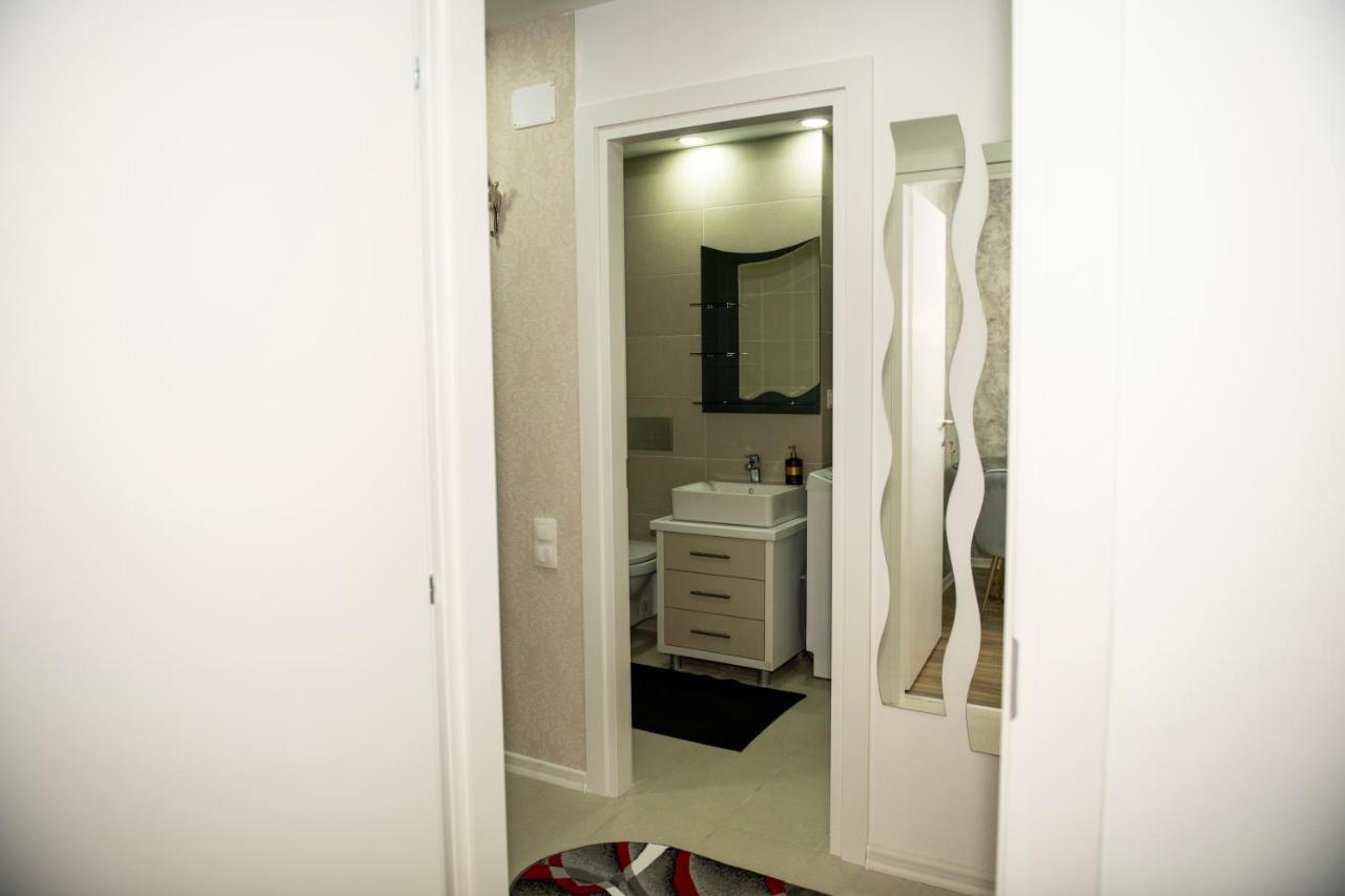 Raphael Apartment North Bucharest Cosmopolis Stefanestii de Jos ภายนอก รูปภาพ