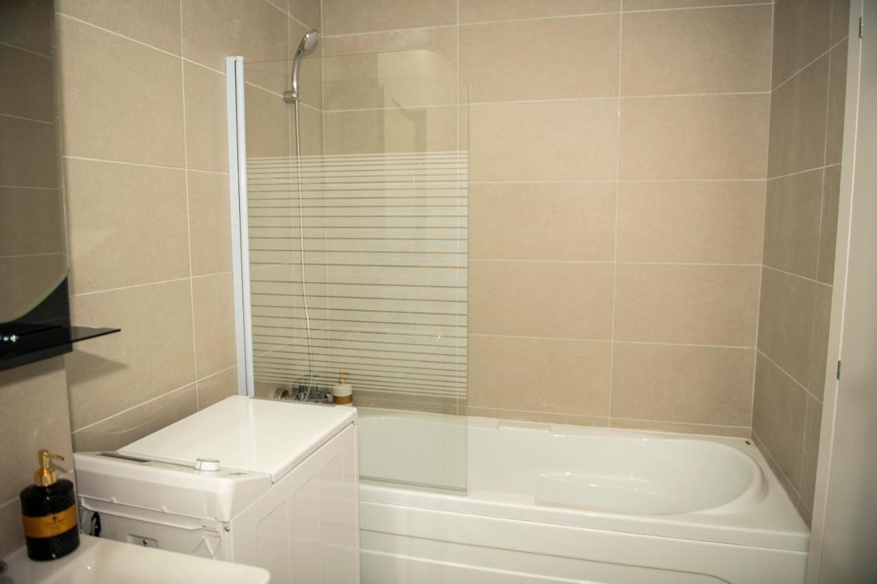 Raphael Apartment North Bucharest Cosmopolis Stefanestii de Jos ภายนอก รูปภาพ